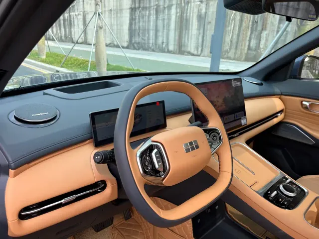 Geely Galaxy Starship 7 EM-i — Фото автомобиля 10
