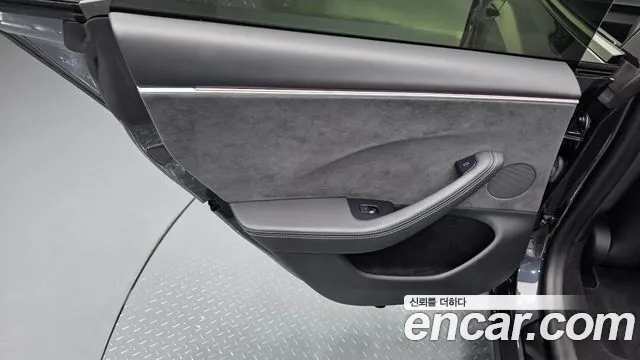 Tesla Model 3 — Фото автомобиля 13