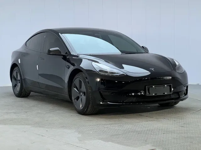 Tesla Model 3 — Фото автомобиля 3