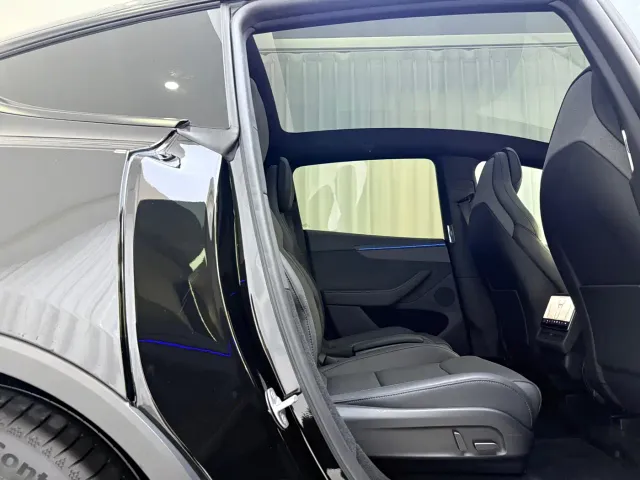 Tesla Model Y L — Фото автомобиля 13