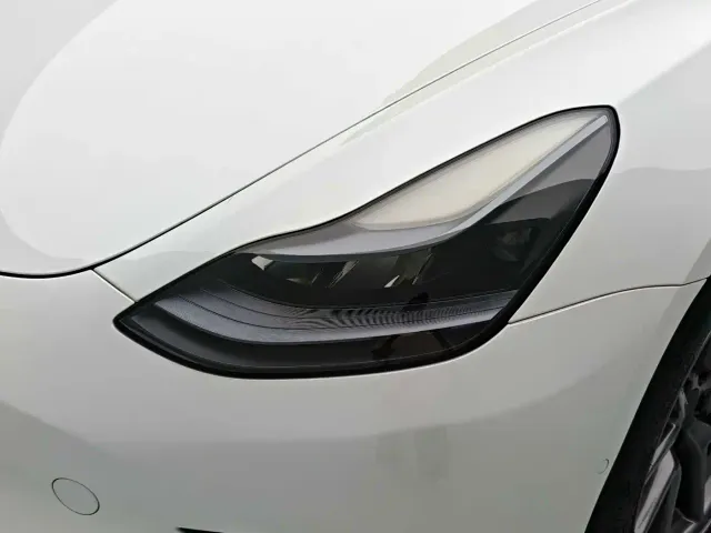 Tesla Model 3 — Фото автомобиля 17