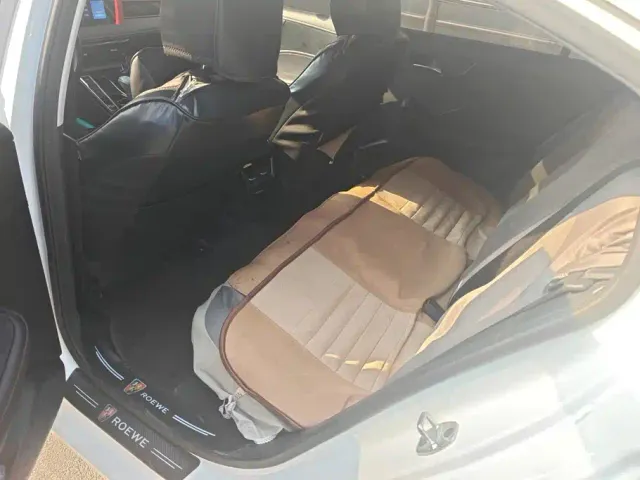 Roewe i5 — Фото автомобиля 11