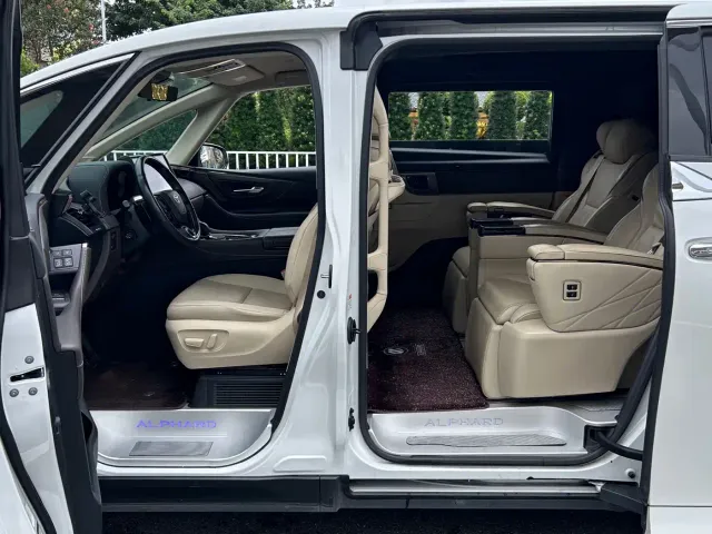 Toyota Alphard — Фото автомобиля 13
