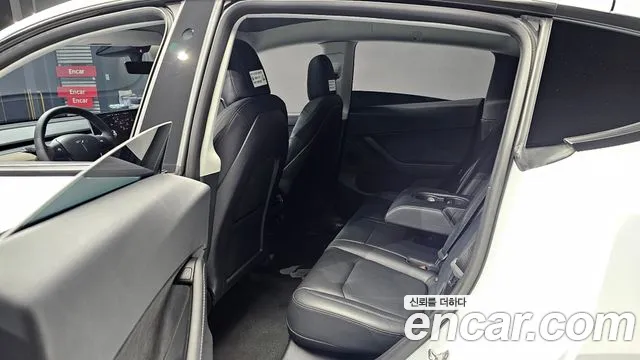 Tesla Model Y — Фото автомобиля 12