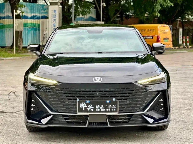 Changan Changan UNI-V 2022 1.5T Premium Model — Фото автомобиля 2