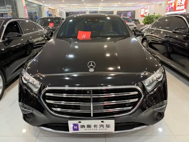 Mercedes-Benz E-Class — Фото автомобиля 2