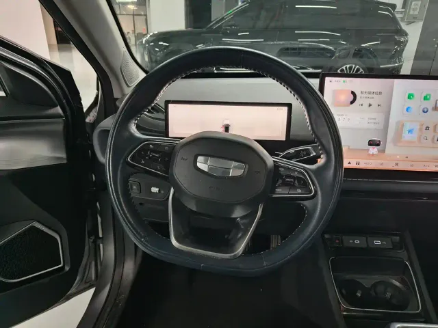 Geely Geometry G6 — Фото автомобиля 11
