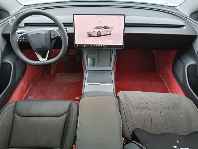 Tesla Model 3 — Фото автомобиля 8
