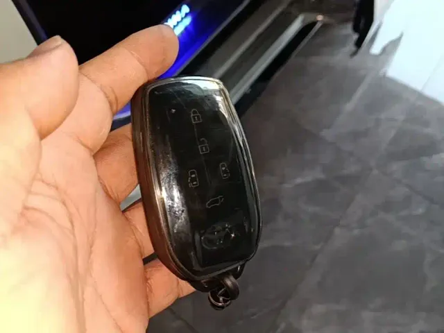 Toyota Toyota Sienna 2021 2.5L Hybrid Ultimate Edition — Фото автомобиля 8