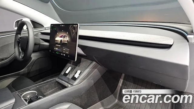 Tesla Model 3 — Фото автомобиля 30
