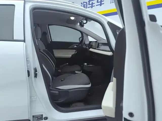 Geely Geometry Geely Geometry E Firefly 2024 Model 301km Light Flow — Фото автомобиля 8