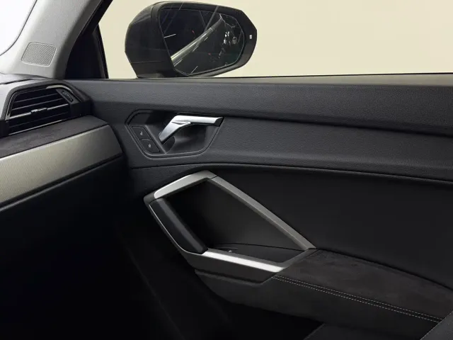 Audi Q3 — Фото автомобиля 11
