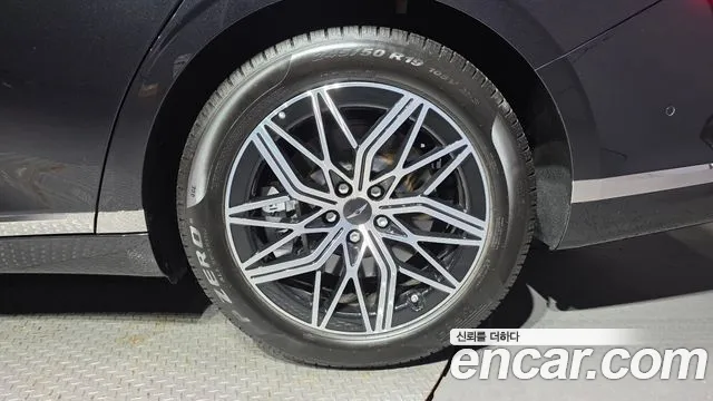 Genesis G90 Бензин 3.5 турбо AWD — Фото автомобиля 18