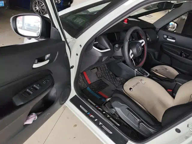 Honda Fit — Фото автомобиля 12