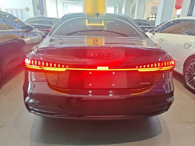 Audi A7L — Фото автомобиля 5