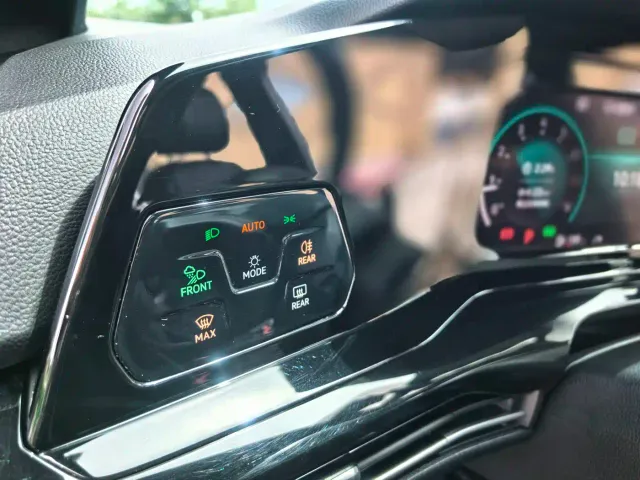 Volkswagen Golf 2023 Facelift 280TSI DSG R-Line Lite — Фото автомобиля 20