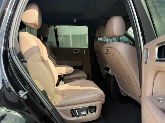 Li Auto L8 — Фото автомобиля 4