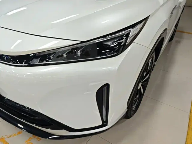 Roewe D5X DMH — Фото автомобиля 23