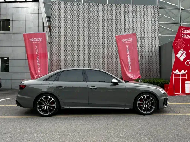 Audi S4 — Фото автомобиля 4
