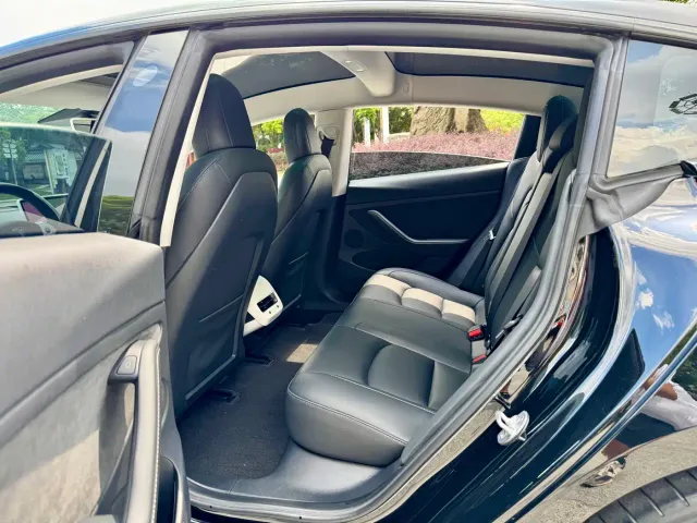 Tesla Model 3 — Фото автомобиля 11