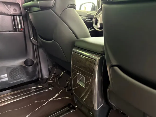 Toyota Alphard — Фото автомобиля 13