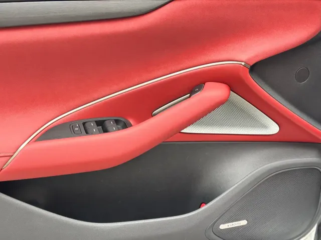 Xiaomi SU7 — Фото автомобиля 12