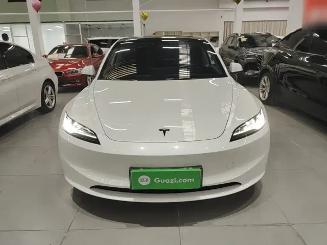 Tesla Model 3 — Фото автомобиля 2