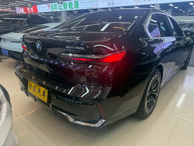 BMW i7 — Фото автомобиля 5