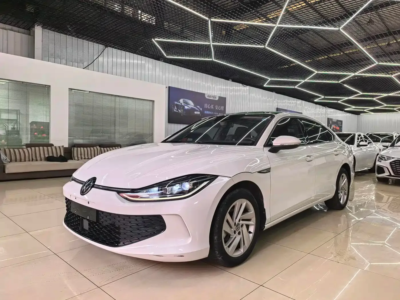 Фотография автомобиля — Volkswagen Lamando