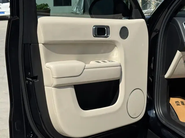 Li Auto L9 — Фото автомобиля 4
