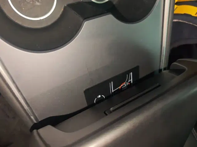 Tesla Model 3 — Фото автомобиля 8