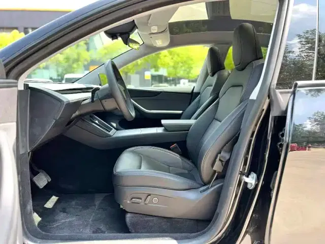 Tesla Model Y — Фото автомобиля 4