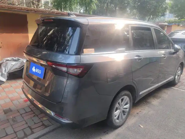 Wuling Jiachen — Фото автомобиля 3