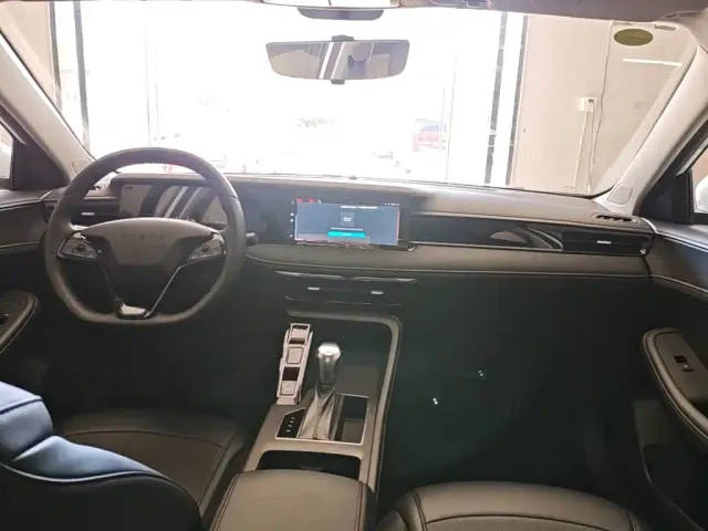 Roewe i5 — Фото автомобиля 5