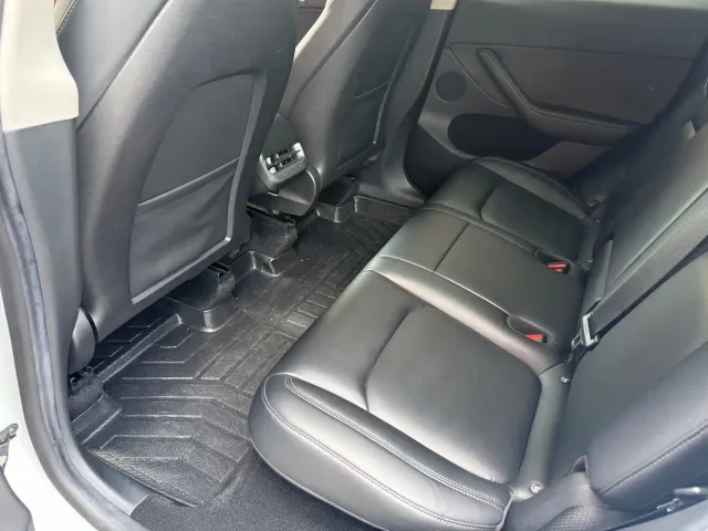 Tesla Model Y — Фото автомобиля 11