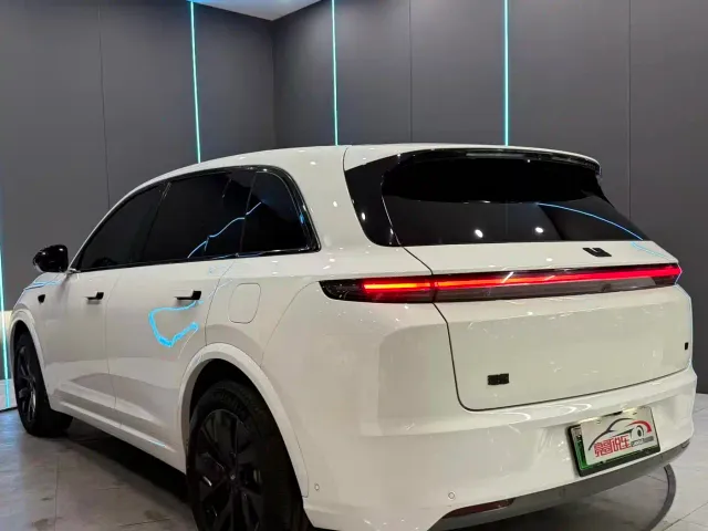 Li Auto L7 — Фото автомобиля 6