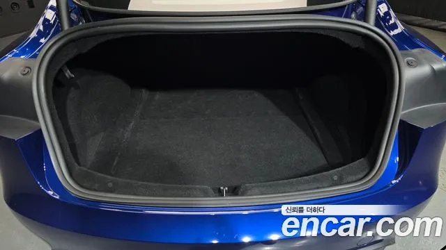 Tesla Model 3 — Фото автомобиля 26