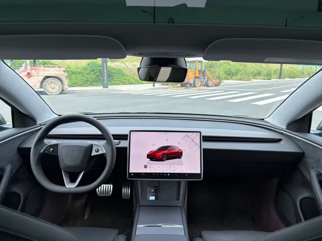 Tesla Model 3 — Фото автомобиля 7