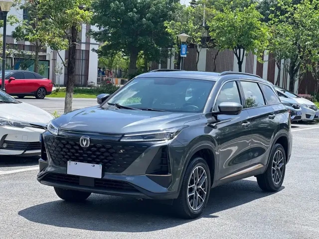Фотография автомобиля — Changan CS75 Plus
