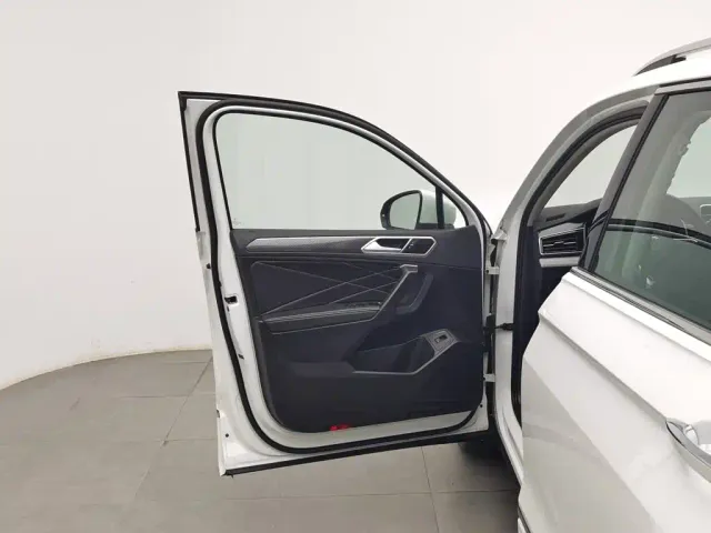 Volkswagen Tiguan L — Фото автомобиля 8