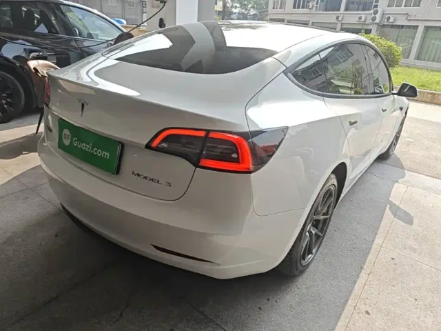 Tesla Model 3 — Фото автомобиля 6
