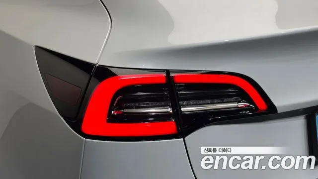 Tesla Model 3 — Фото автомобиля 23