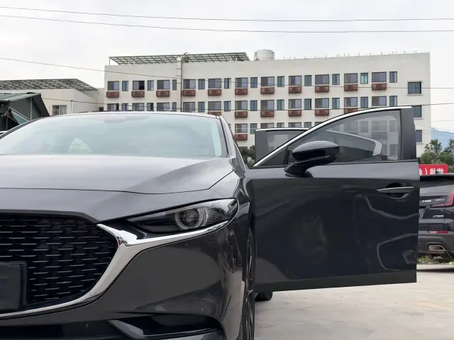 Mazda Axela — Фото автомобиля 18