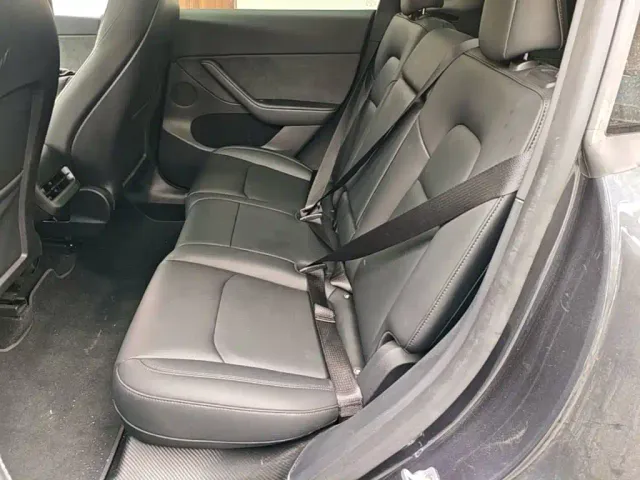 Tesla Model Y — Фото автомобиля 16