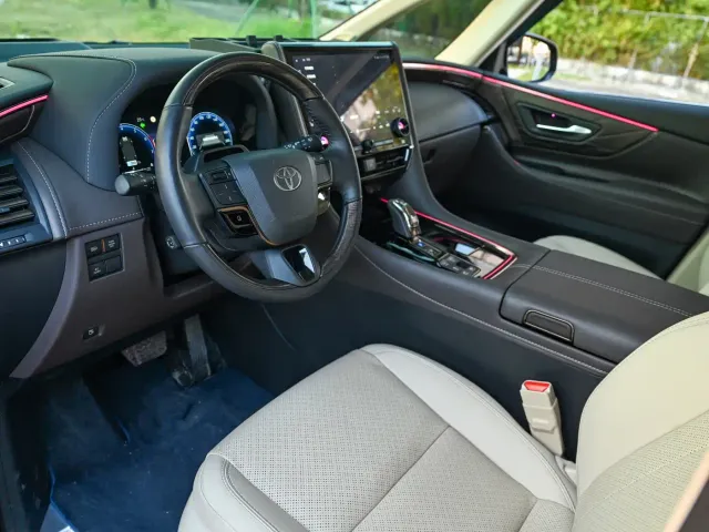 Toyota Alphard — Фото автомобиля 8