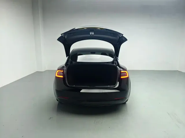 Tesla Model 3 — Фото автомобиля 7