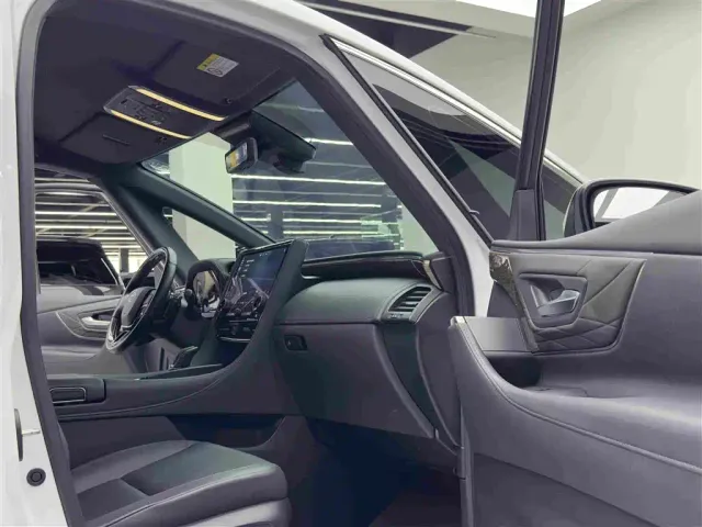 Toyota Alphard — Фото автомобиля 10