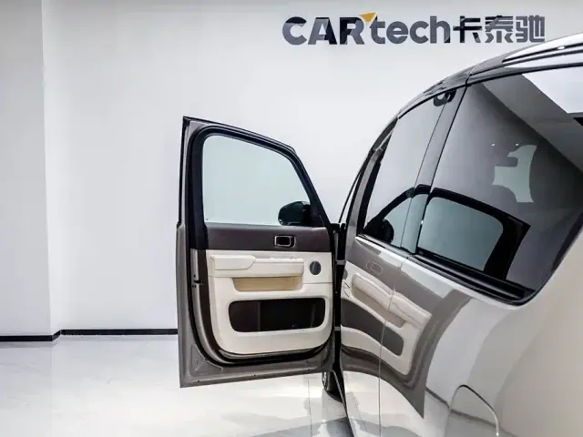 Li Auto MEGA — Фото автомобиля 9