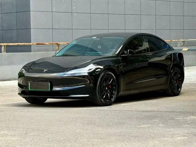 Фотография автомобиля — Tesla Model 3
