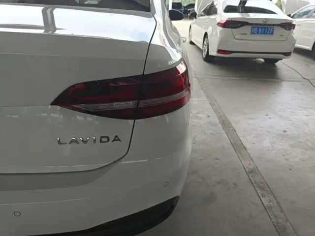 Volkswagen Lavida — Фото автомобиля 7